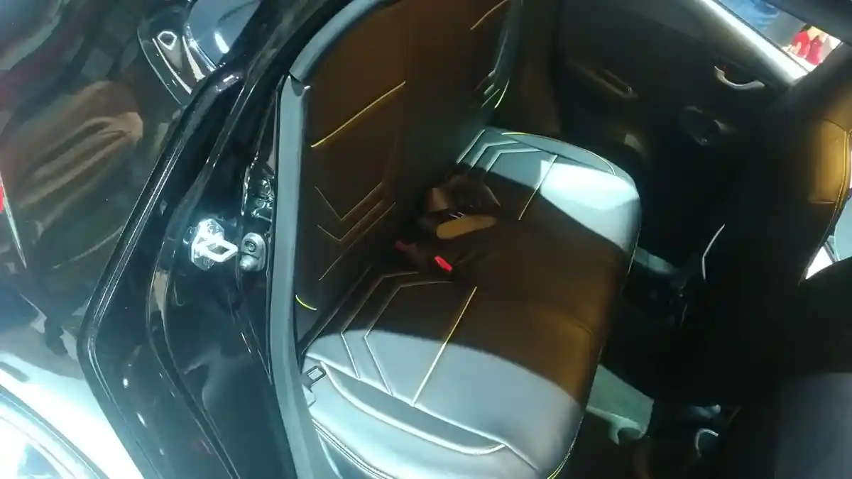 Foto - Honda Brio RS Special Edition Hanya Dijual Di GIIAS 2016. Ini Bedanya