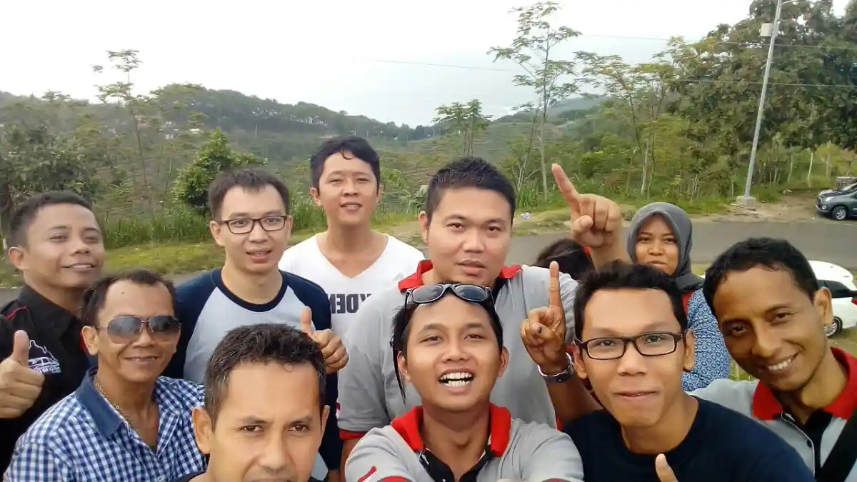 Foto - Mobilio Indonesia Community Region Jateng Menyempatkan Piknik ke Pantai