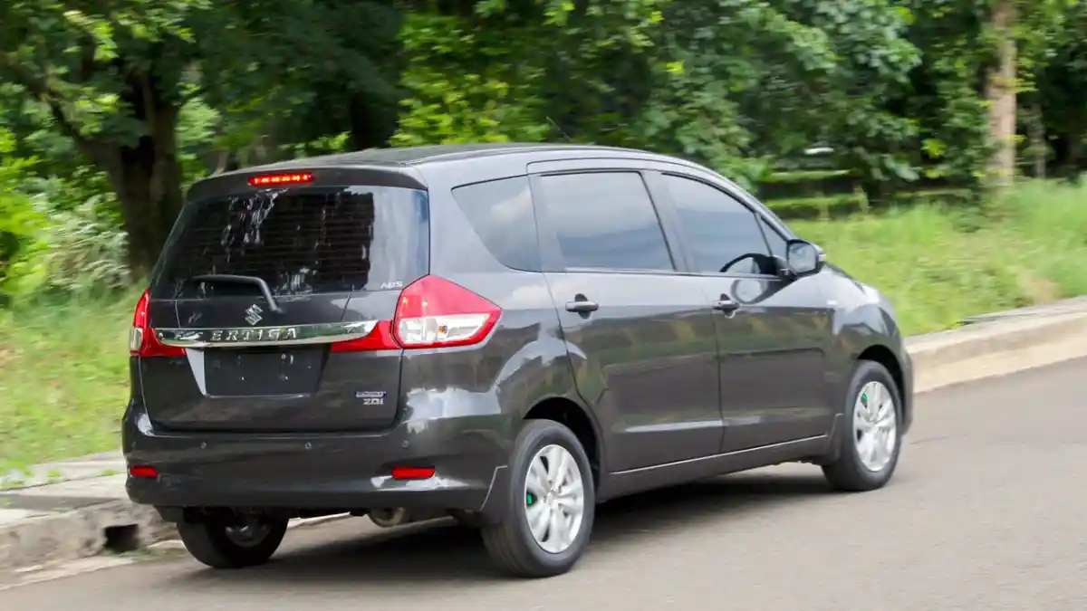 Foto - Melihat Penjualan Suzuki Ertiga Diesel dengan Ertiga Mesin Bensin, Jangan Kaget