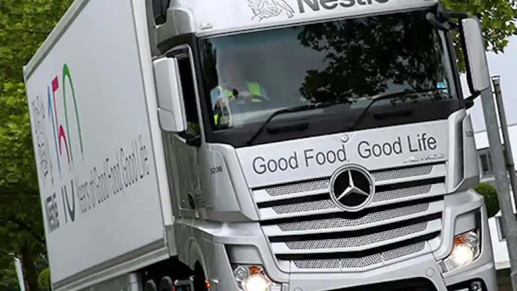 Foto - Irit Bahan Bakar, Nestle Puas Pakai Truk Mercedes-Benz Actros 2551