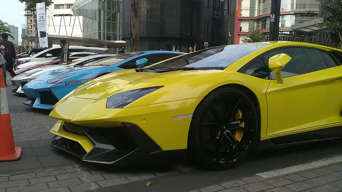 Berita - Deretan Lamborghini Meriahkan Peluncuran Kartu Kredit Mandiri Pertamina