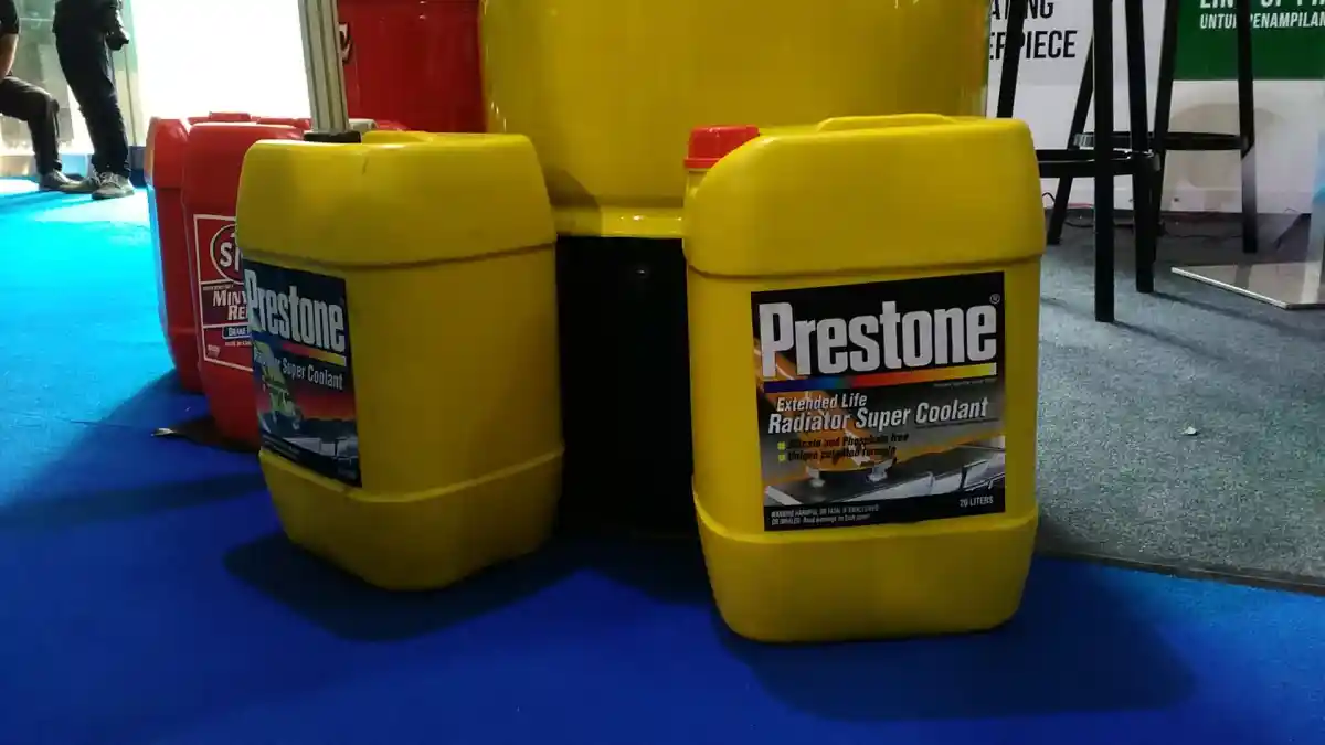 Foto - Jenis Air Yang Paling Baik Untuk Radiator Mobil Anda