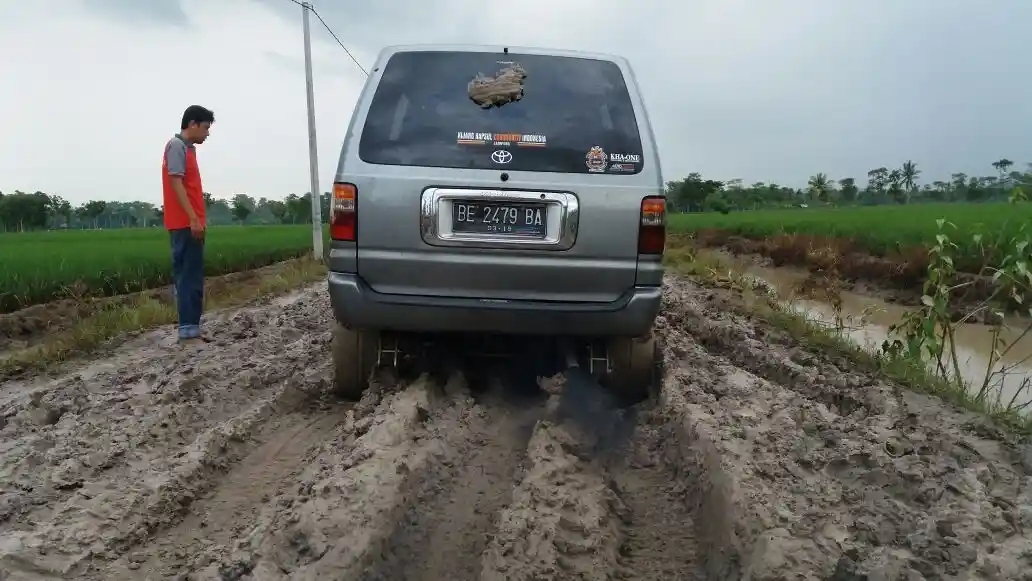 Berita - Kijang Kapsul Community Libas Lumpur Untuk Bantu Korban Banjir Di Lampung 