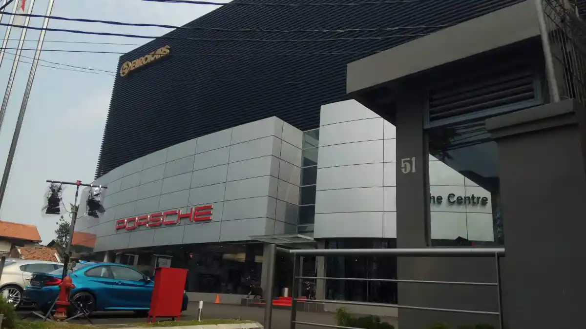 Berita - Eurokars Resmikan Markas Baru Sekaligus Showroom Porsche yang Strategis