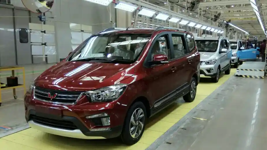 Foto - Komparasi Confero S Luxury Plus VS New Mobilio E CVT