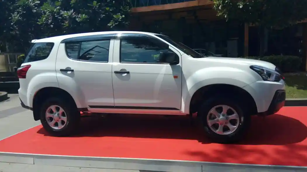 Foto - Komparasi Chevrolet Trailblazer VS Isuzu Mu-X