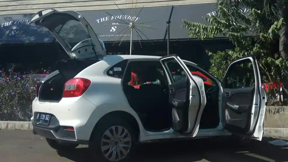 Foto - Suzuki Baleno, Sosok Sedan yang Hadir Kembali Sebagai Hatchback