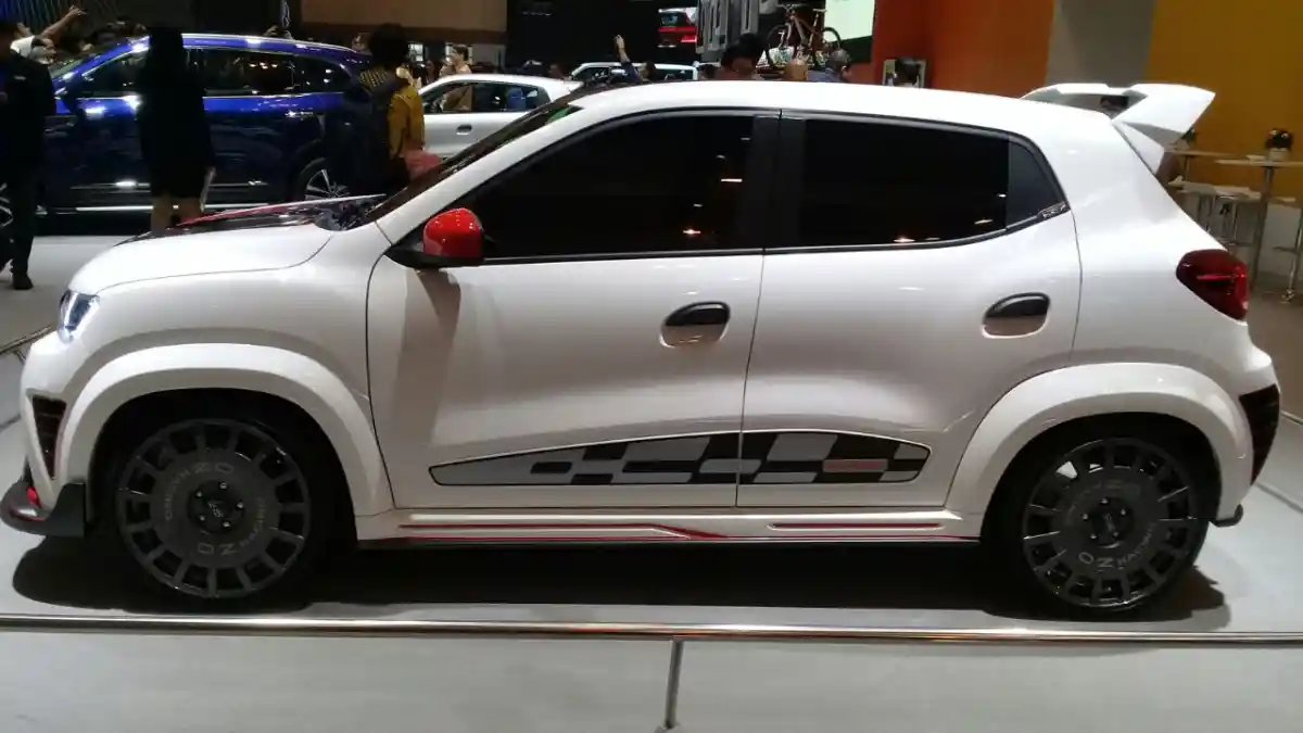 Foto - APM Salah Satu Merek Mobil Murah Berganti