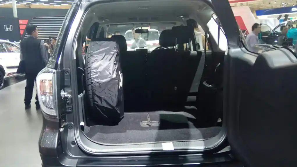 Foto - GIIAS 2017: Toyota Rush Tanpa Ban Serep Goda Pengunjung