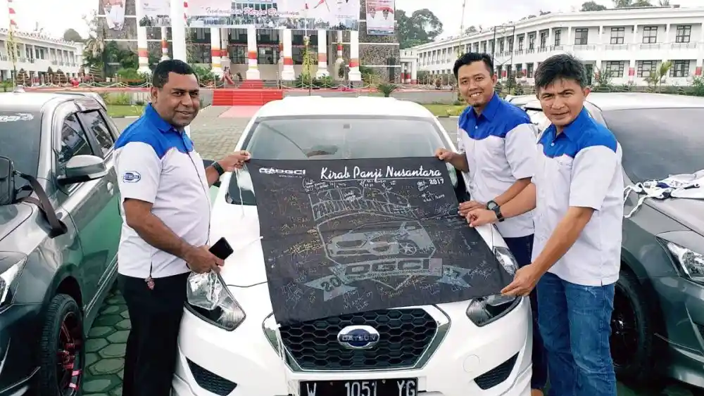 Berita - Bendera Kebanggaan Datsun Go+ Community Indonesia Mendarat di Papua