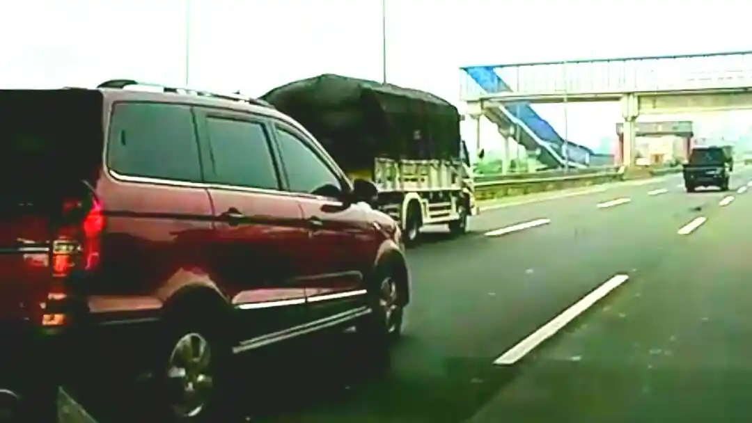 Foto - SPY SHOT: DFSK Glory 360 di Indonesia!