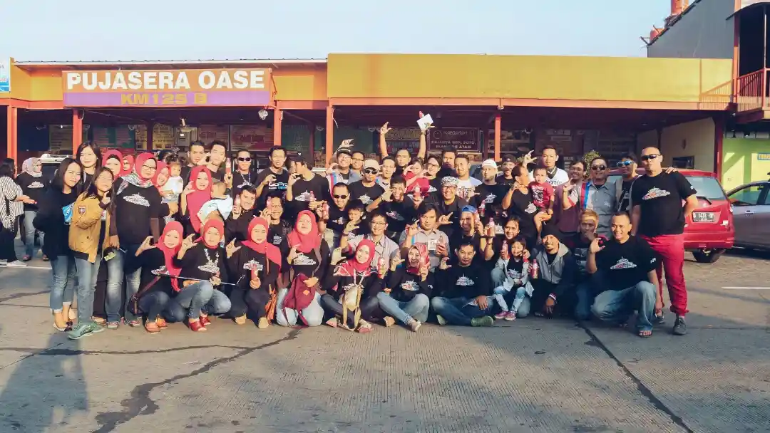 Foto - Calya Sigra Club Chapter Bandung Terabas Air Pasang Saat Kopdar