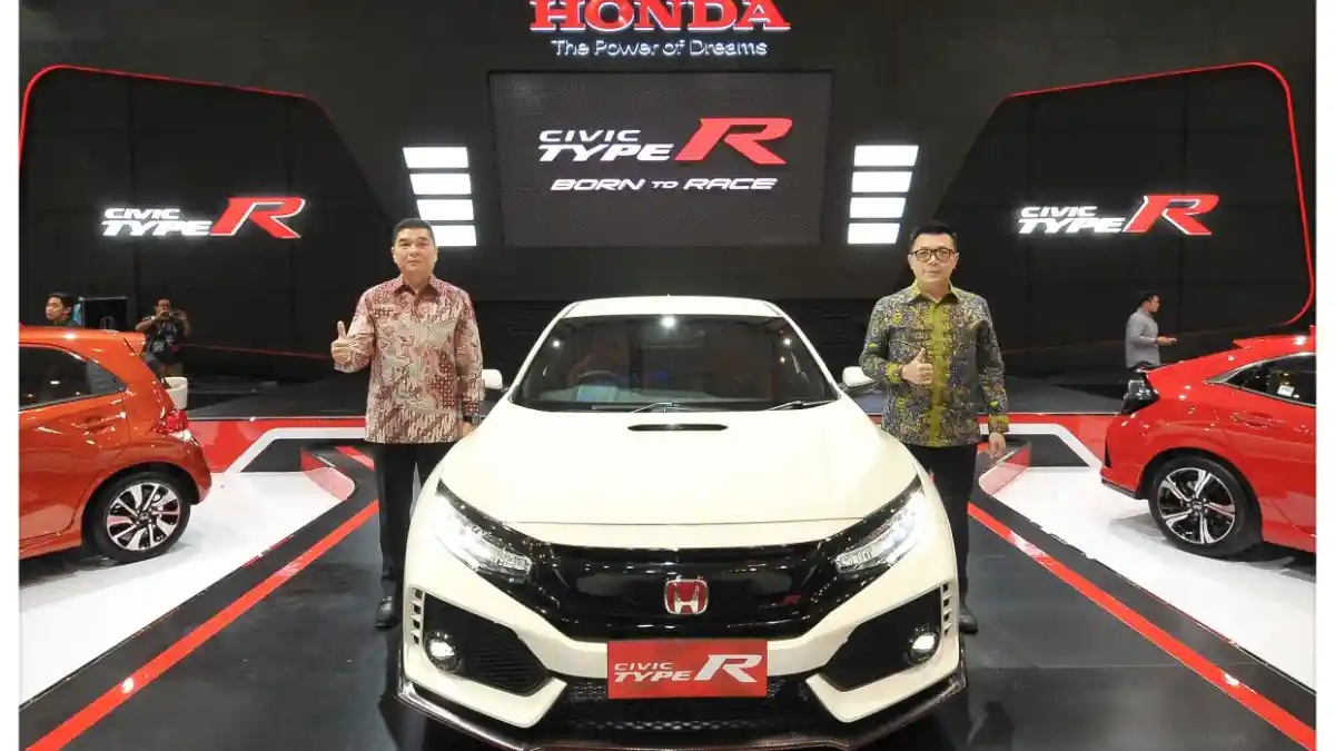 Foto - GIIAS Surabaya 2017: Honda Civic Type R Dijual RP 1 Miliar Lebih