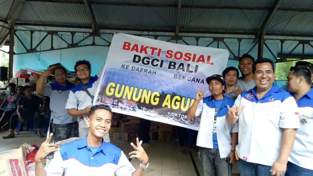 Foto - Datsun Go Community Indonesia Ulurkan Bantuan ke Bencana Erupsi Gunung Agung