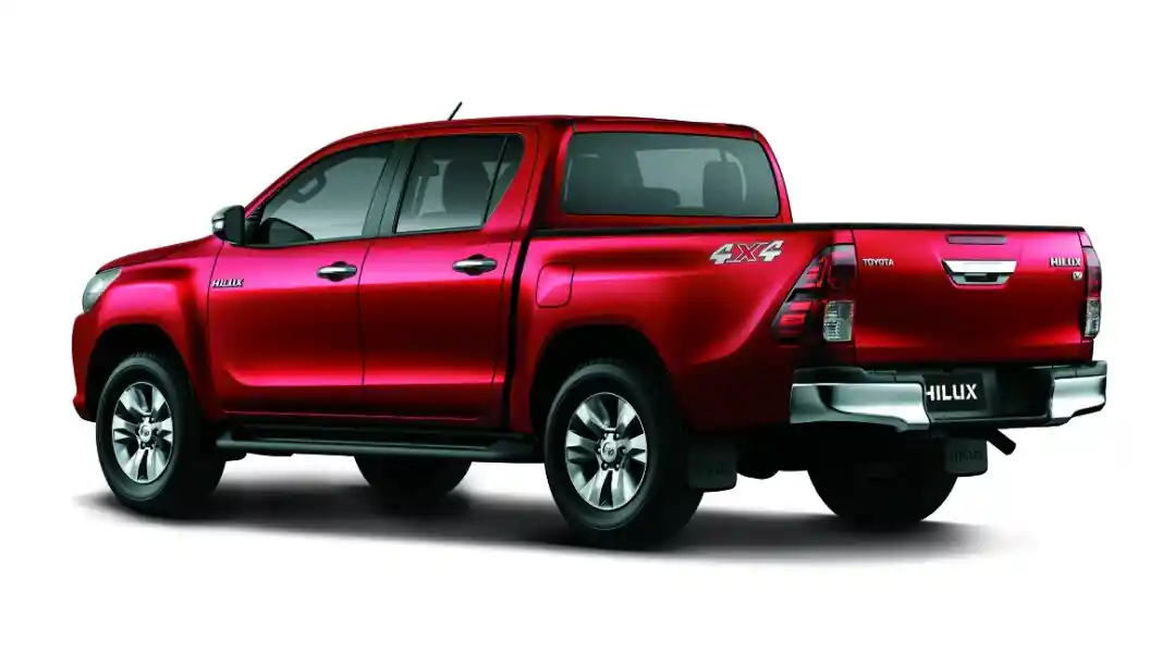 Foto - Toyota Hilux Siap Tugas Off Road Goda Konsumen