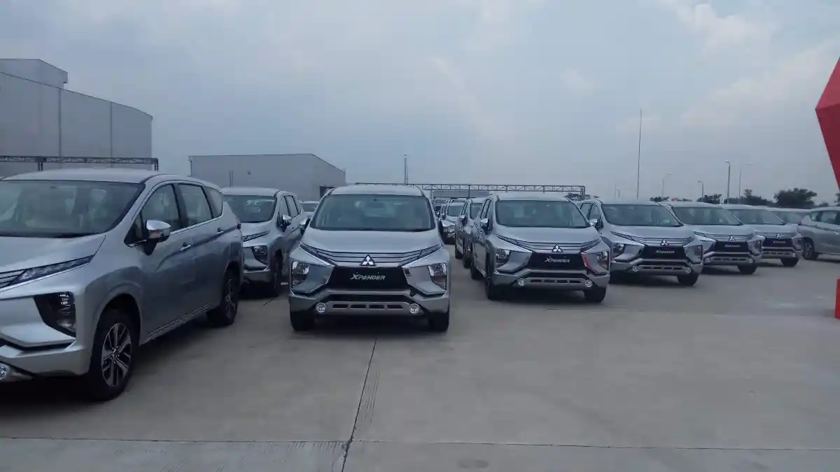 Foto - Populasi Mitsubishi Xpander Akan Membludak, Bengkel Bodi Ditambah Terus