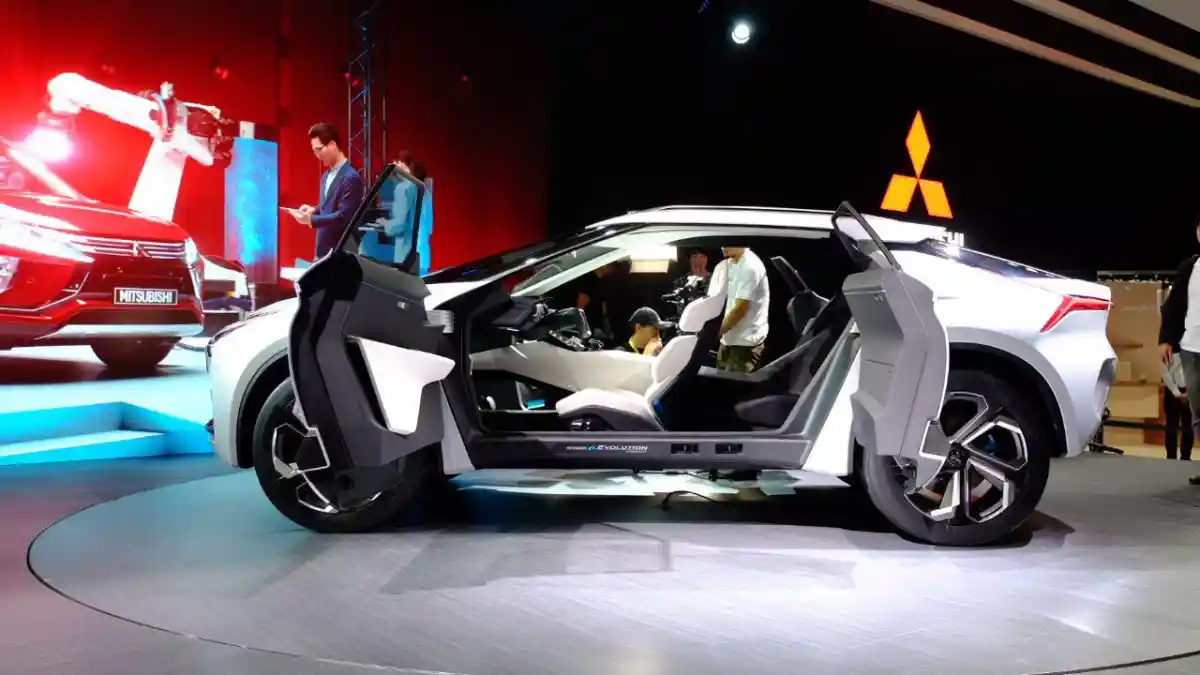 Foto - Tokyo Motor Show 2017: Mitsubishi 'Evo' Lahir Kembali Dalam Wujud SUV!