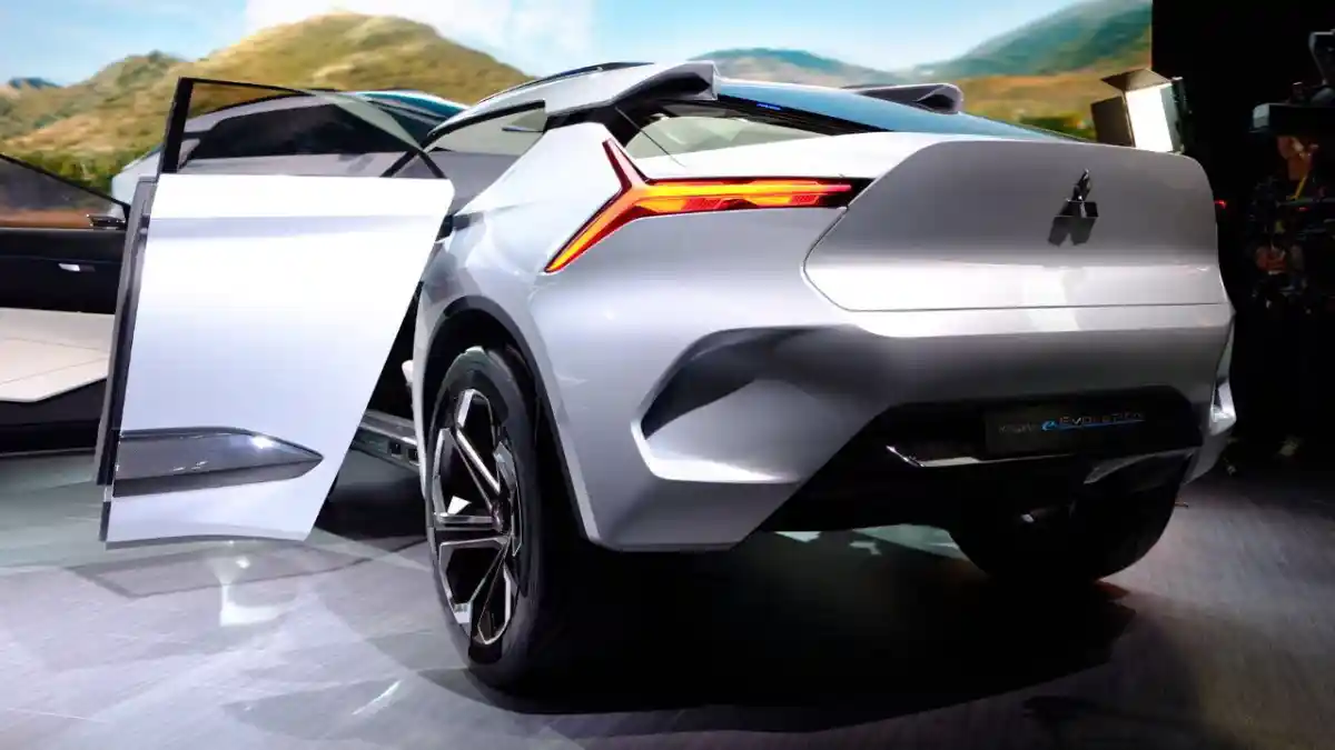 Foto - Tokyo Motor Show 2017: Mitsubishi 'Evo' Lahir Kembali Dalam Wujud SUV!