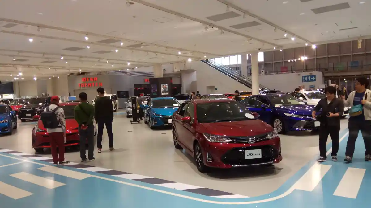 Berita - Mengunjungi Toyota Mega Web. Museum, Theme Park, Dealer Jadi Satu