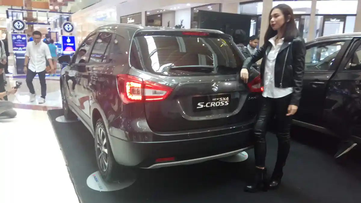 Foto - Suzuki SX4 S-Cross Facelift Resmi Meluncur, Termurah RP 250 Jutaan