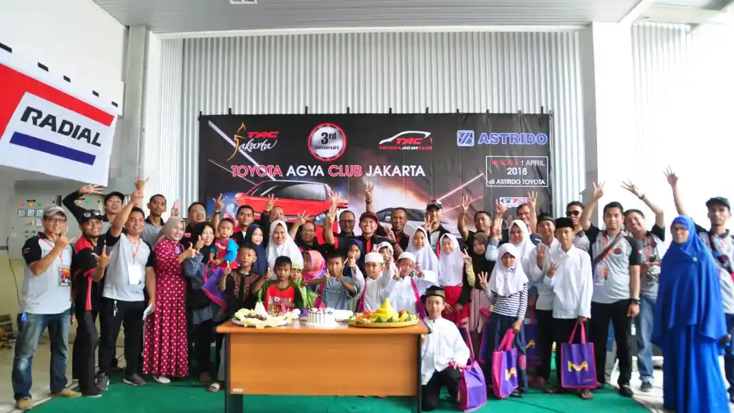 Foto - Toyota Agya Club Jakarta Rayakan Ulang Tahun Dengan Bakti Sosial