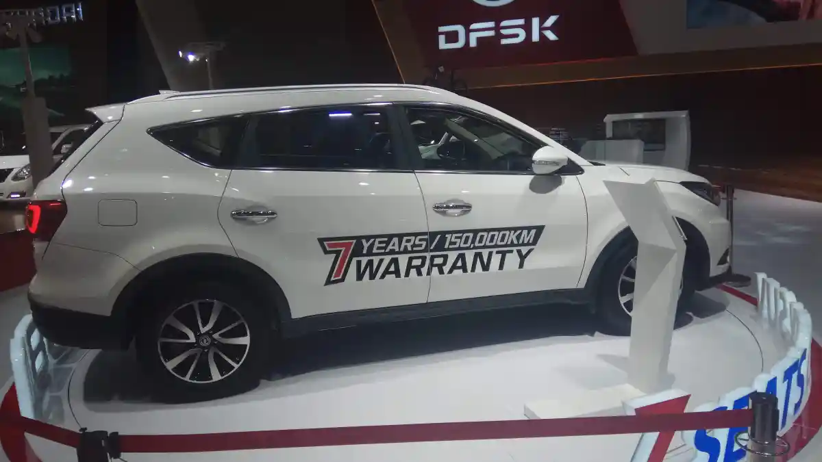 Foto - DFSK Glory Kembali Rayu Publik Jakarta, Konsumen Berpeluang Dapat Iphone X