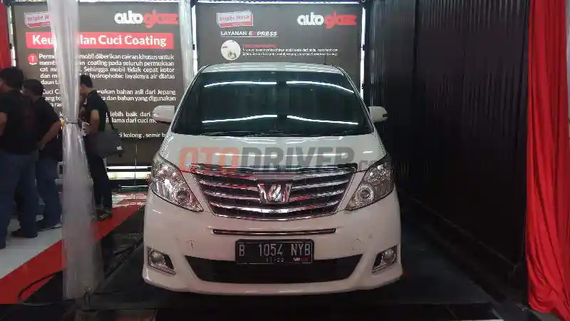 Foto - Kabar Buruk Bagi Calon Pembeli Alphard, Harga Naik!