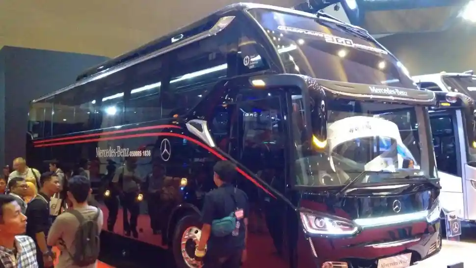 Bus - Bus Mercedes-Benz O500R 1836 Hanya Berpintu Tengah, Kenapa?