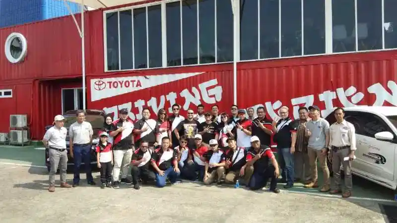 Foto - Keseruan Velozcity Mencoba Toyota Driving Experience 