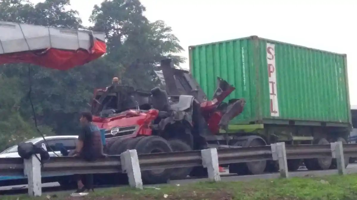 Berita - Hindari Risiko Kecelakaan Truk, Bisa Ikuti Langkah Ini