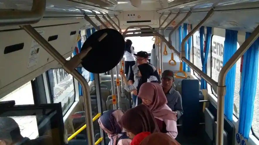 Foto - Impresi Singkat Ujicoba Bus Listrik Lower Deck, Mirip Metromini?