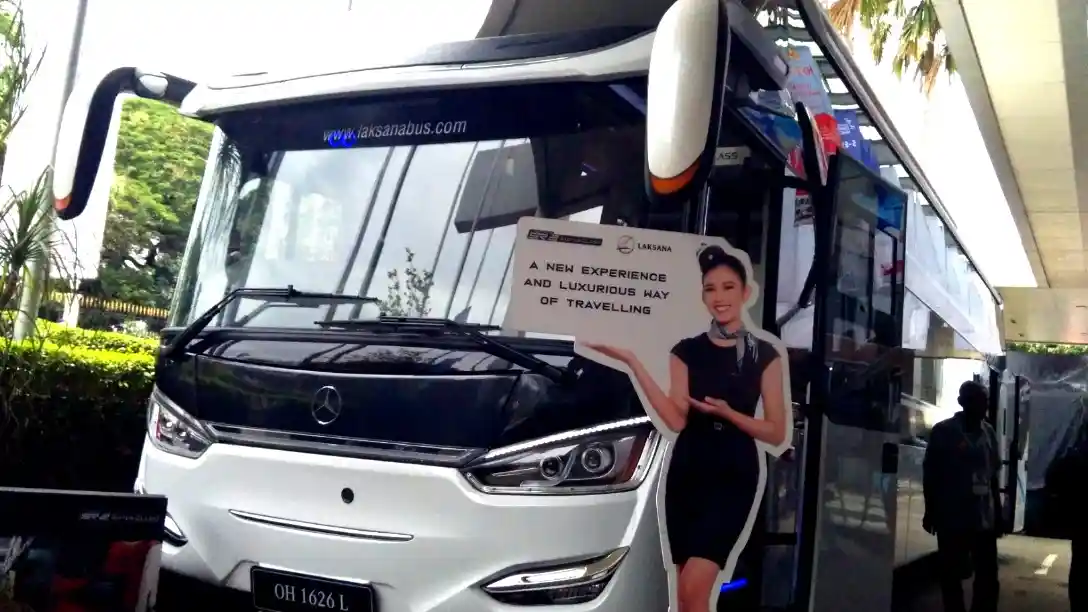 Foto - Mercedes-Benz Rayakan 50 Tahun di GIICOMVEC 2020