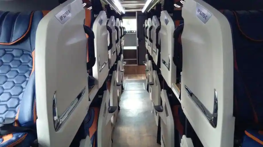 Foto - Detail Suite Class PO Adhi Putra, Pertama Bersasis Mercedes-Benz OH 1626