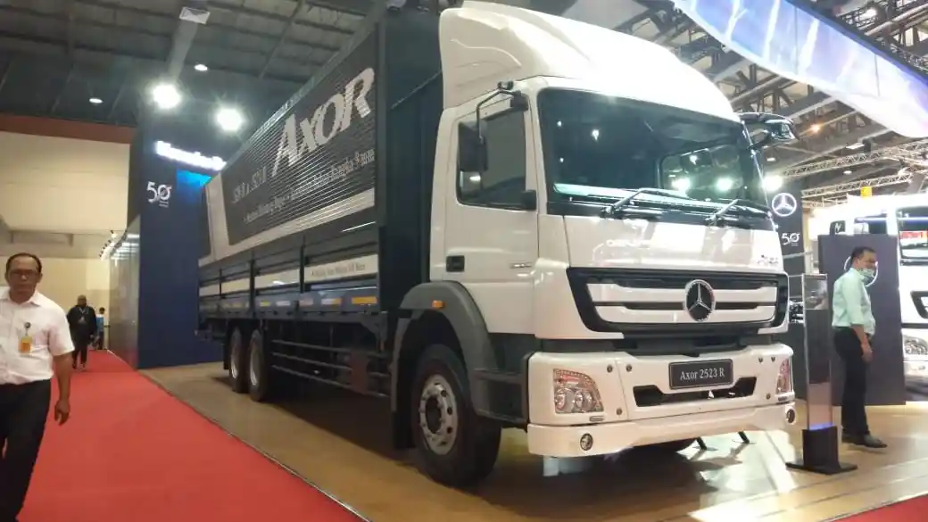 Truk - Ada Yang Baru di Truk Mercedes-Benz Axor Model 2020