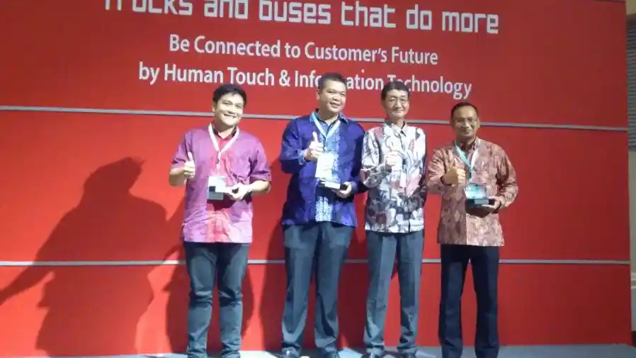 Foto - Bus Hino RN285 Sukses Tempuh 1.000.000 Km Tanpa Overhaul