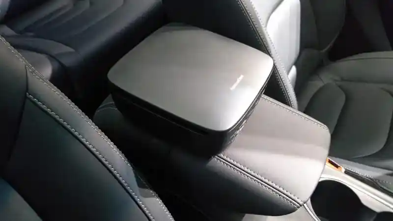 Foto - Hanya Dijual 100 Unit, Wuling Almaz Limited Edition Dibanderol Rp 350 Jutaan. Simak Perbedaannya