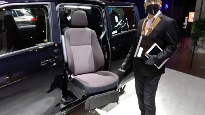 Foto - Tengok Detail Dan Harga Toyota Sienta Wellcab Disability