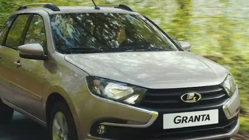 Berita - Pertama Kali Sejak Invasi Berlangsung, Rusia Kembali Hadirkan Mobil Baru 