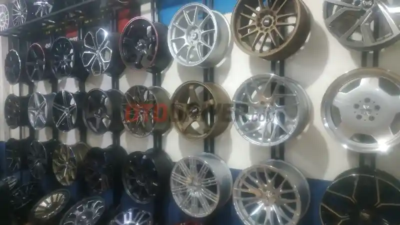 Tips - Tak Mahal, Modifikasi Velg Mobil LCGC Hanya Rp 3 Jutaan Sudah Ganteng! 