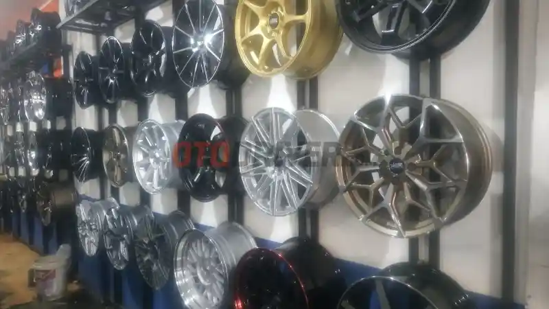 Foto - Tak Mahal, Modifikasi Velg Mobil LCGC Hanya Rp 3 Jutaan Sudah Ganteng! 