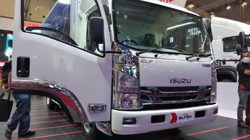 Foto - Ini Daftar Mobil Listrik Murni di GIIAS 2022, Mulai Mobil Penumpang Hingga Komersial 