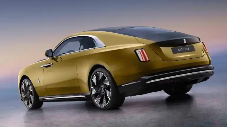 Foto - Mobil Listrik Rolls Royce Spectre Meluncur Tahun Depan