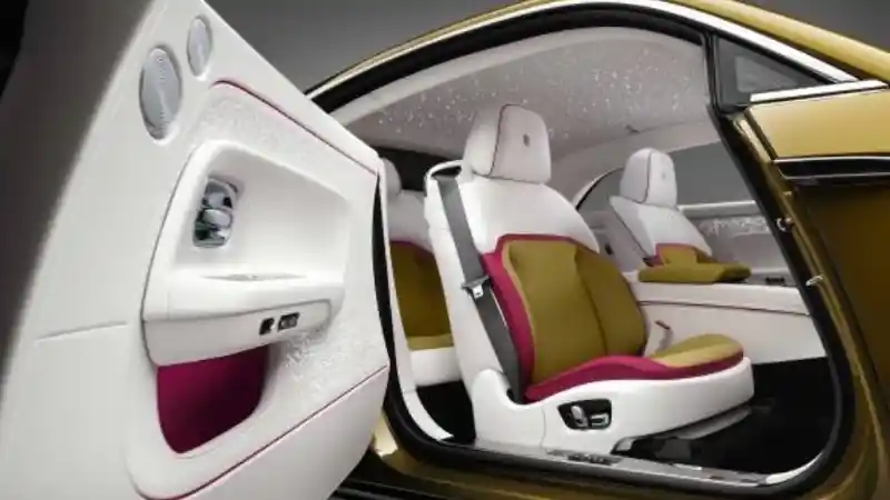 Foto - Mobil Listrik Rolls Royce Spectre Meluncur Tahun Depan