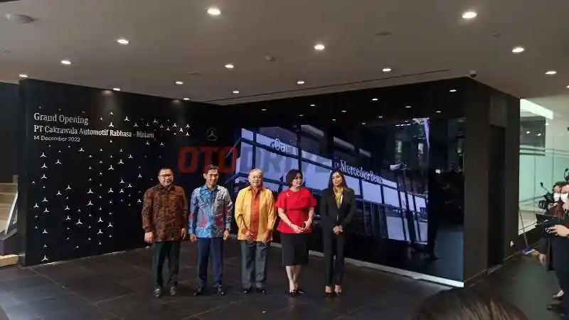 Foto - Belum Lama Meluncur, Mobil Listrik Mercedes Benz Laris Manis