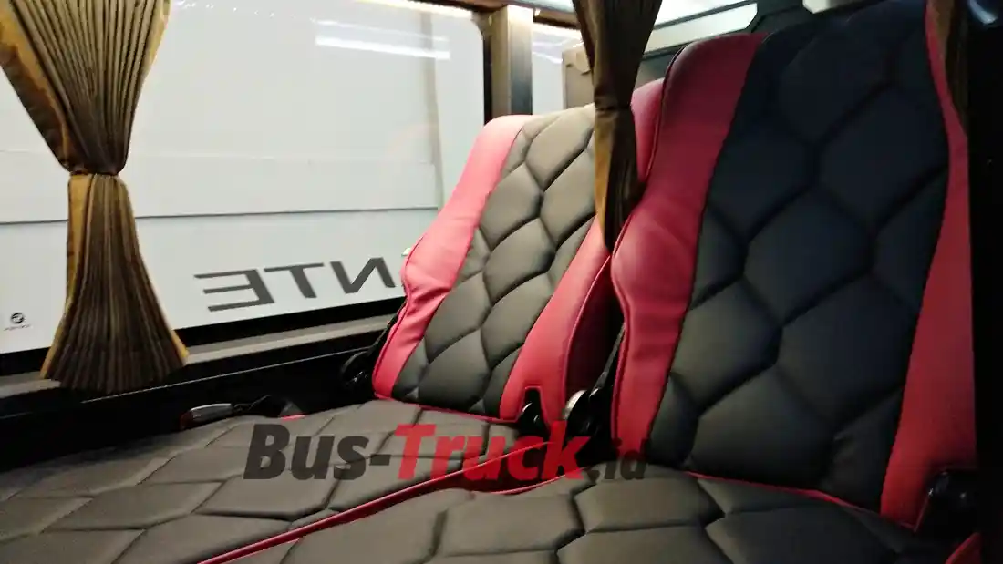Foto - Bus Double Decker Dan Sleeper Kini Makin Sempit?