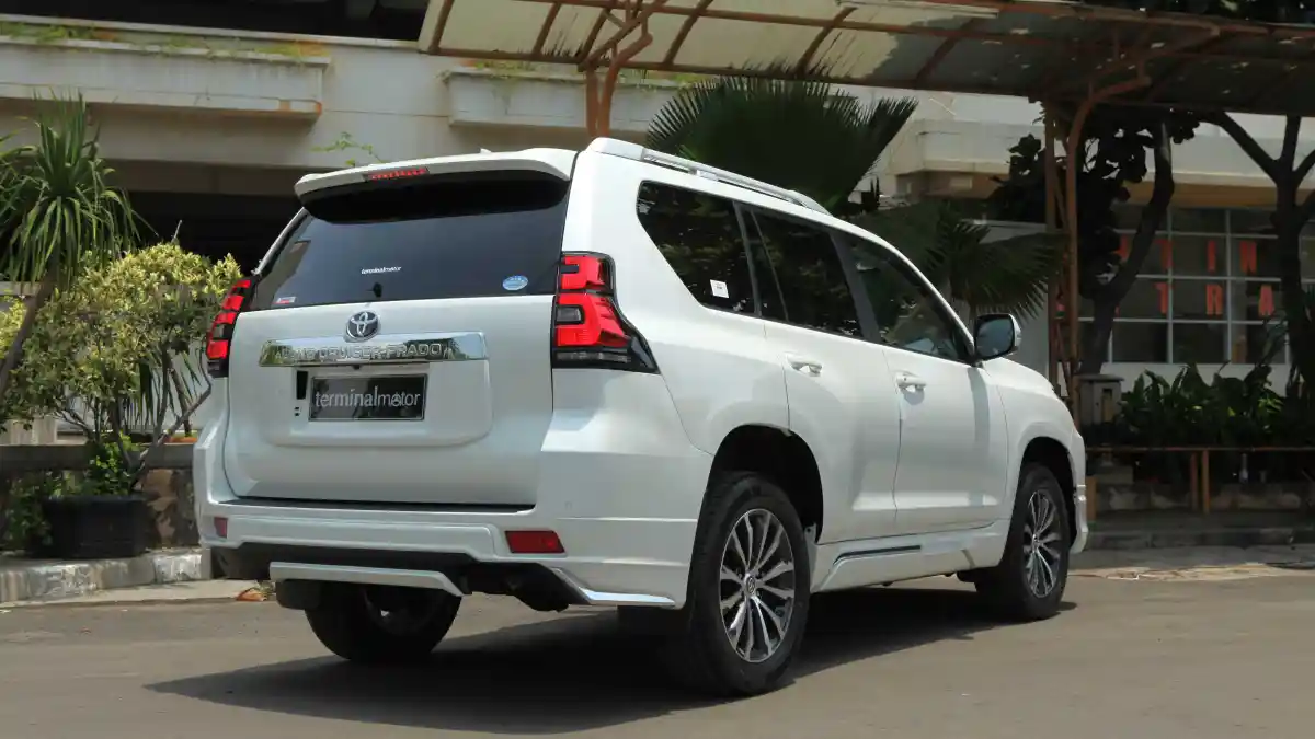 Foto - FIRST DRIVE: Toyota Land Cruiser Prado TXL 2018 Modellista