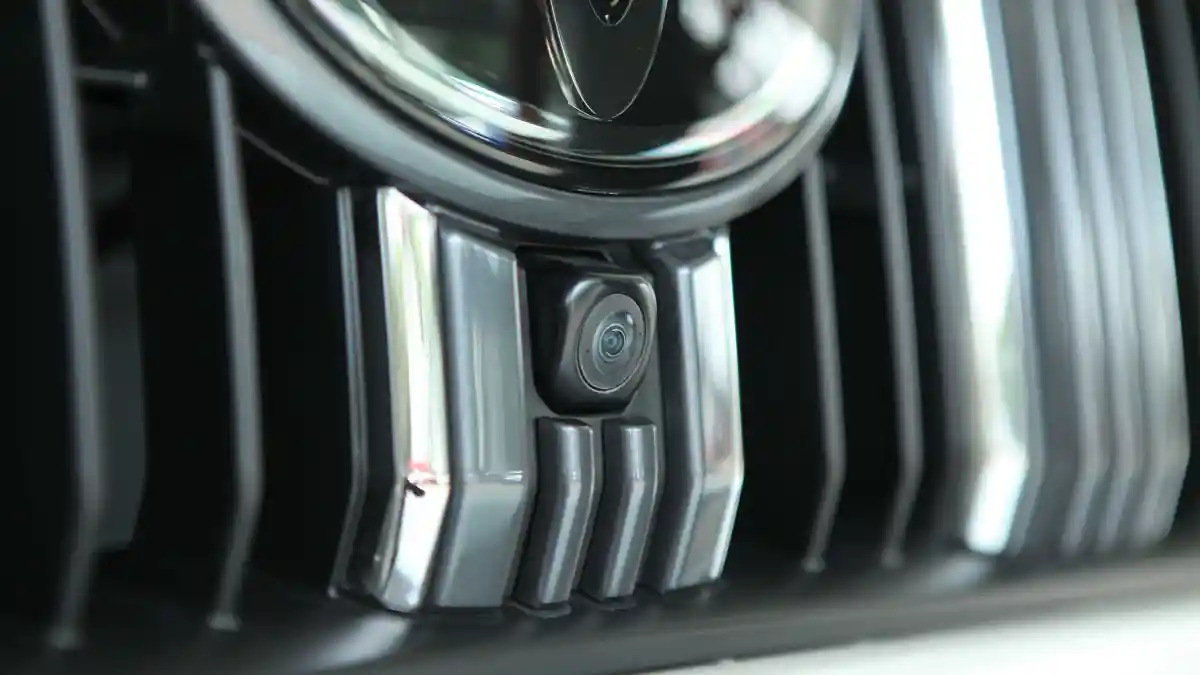 Foto - FIRST DRIVE: Toyota Land Cruiser Prado TXL 2018 Modellista