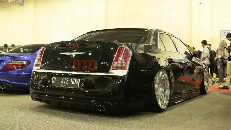 Foto - Puluhan Mobil Modifikasi Rebut Perhatian Pengunjung IMX