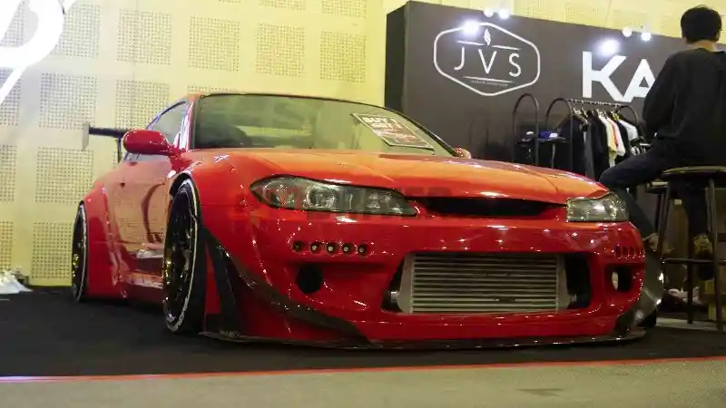 Foto - Puluhan Mobil Modifikasi Rebut Perhatian Pengunjung IMX