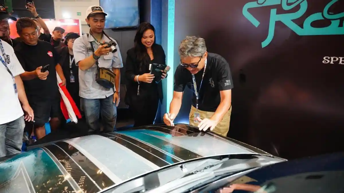 Foto - Plan Paint Indonesia Hadirkan Motif Toraja Pada Mazda MX-5